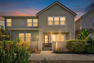 Building Photo - 346 Chorus