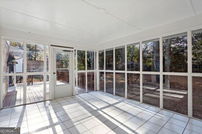 Building Photo - 4874 Happy Hollow Rd
