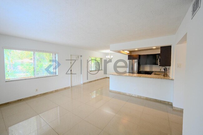 Building Photo - 1250 Miami Rd