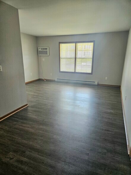Building Photo - 2035 Sylvan Way