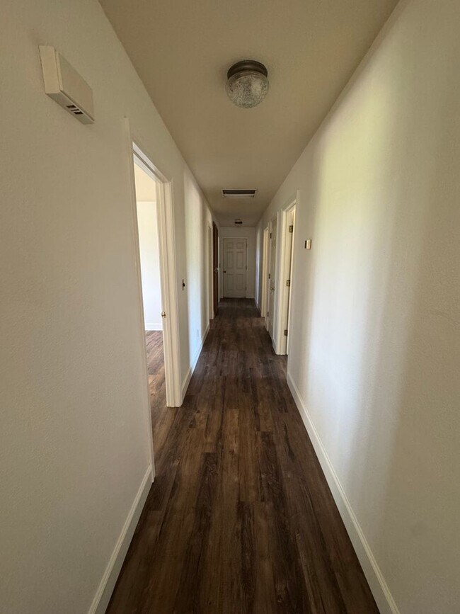 Building Photo - 3 BEDROOM HOME IN COUNTRY SETTING