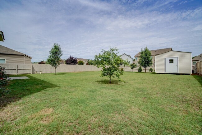 Building Photo - Gorgeous 4/5 BR, 3 BA, 2 Car Garage Home with Fenced Backyard and Large Storage Unit