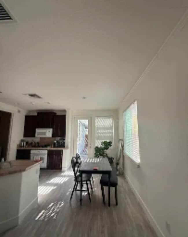 Building Photo - Adorable 3 bedroom 2 bath home