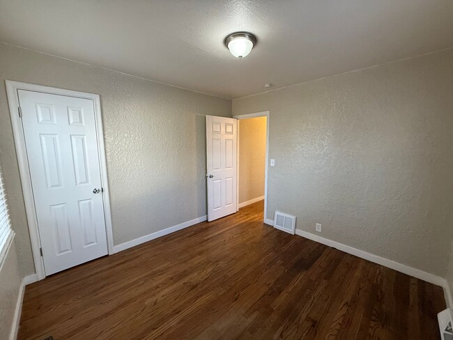 Building Photo - Two bedrooms, one quarter bathroom home, pet friendly, central air!