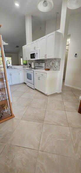 Building Photo - 186 Pebble Shores Dr