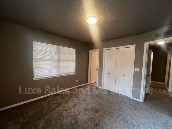 Building Photo - 503 Turtle Creek Dr