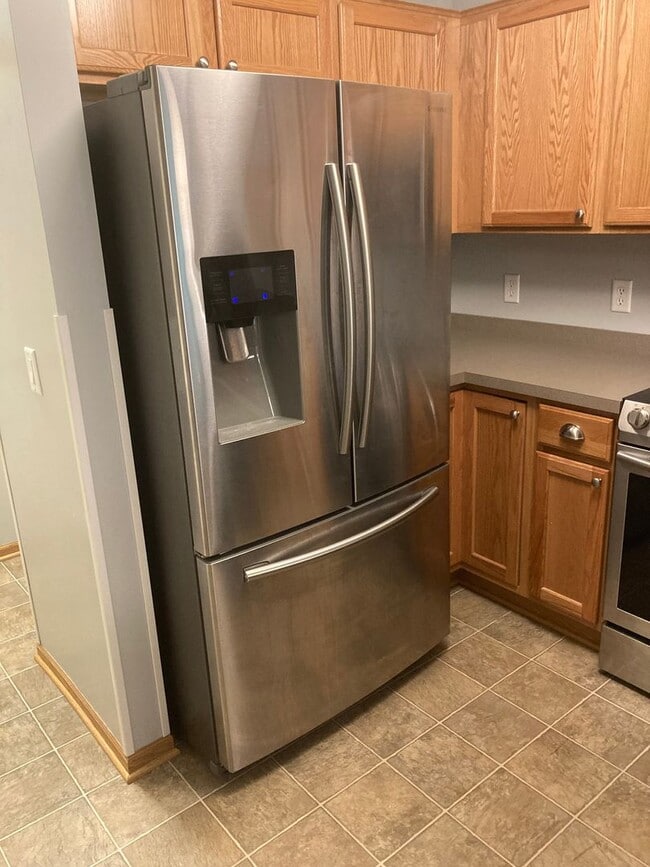 Building Photo - 3 Bedroom River Falls Townhome