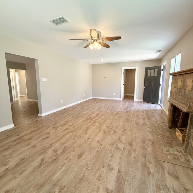 Building Photo - 2222 16th St