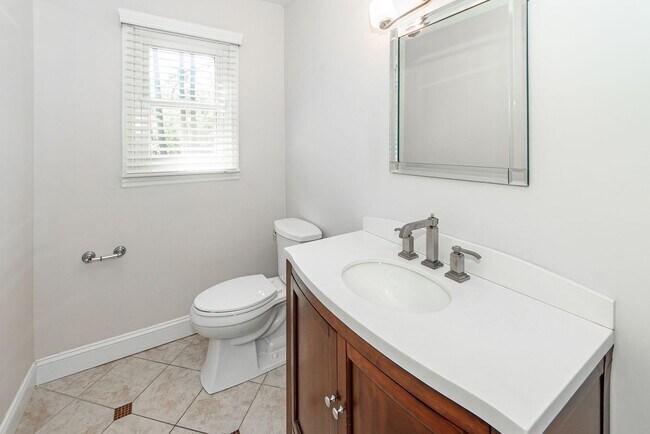 Building Photo - 4 Bedroom 2.5 Bath House in Montclair - We...