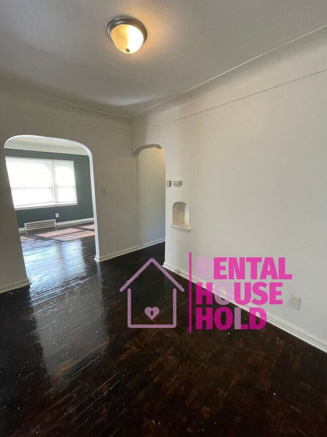 Building Photo - Beautiful 2 Bedroom 1 Bath Home East Engli...