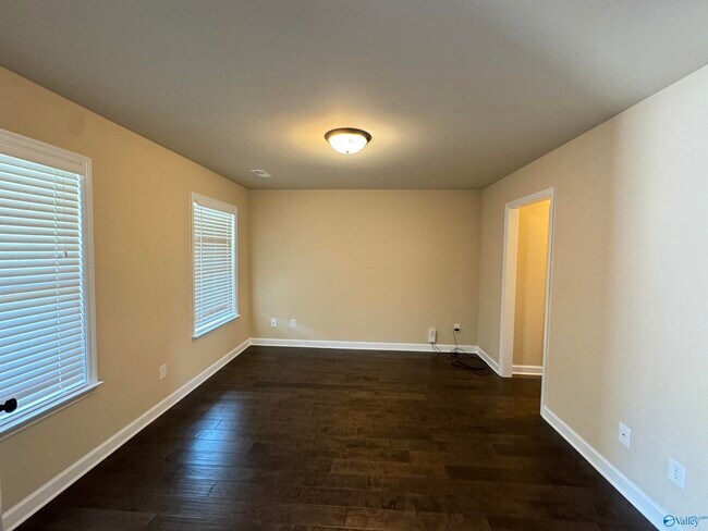Building Photo - 120 Meadowglade Ln
