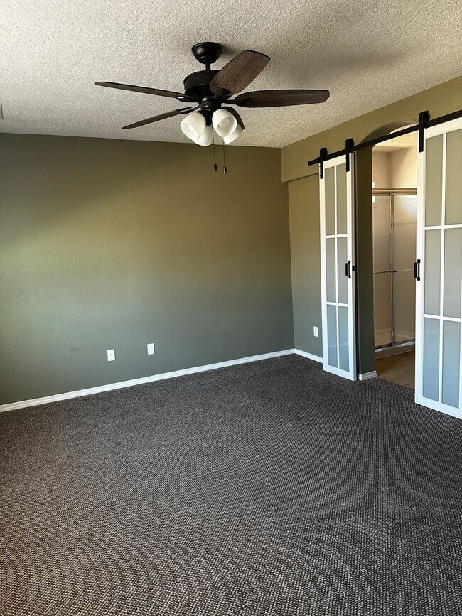 Building Photo - Northern Meadows Cutie!