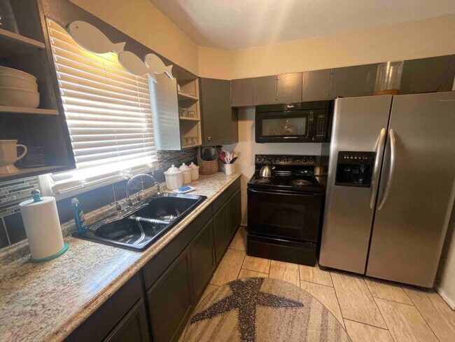 Building Photo - 2521 Avenue Q