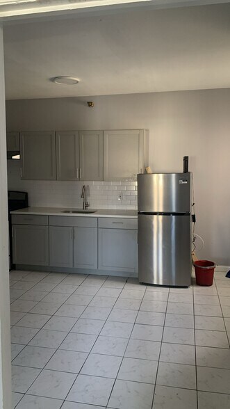 Building Photo - 234 6th Ave W