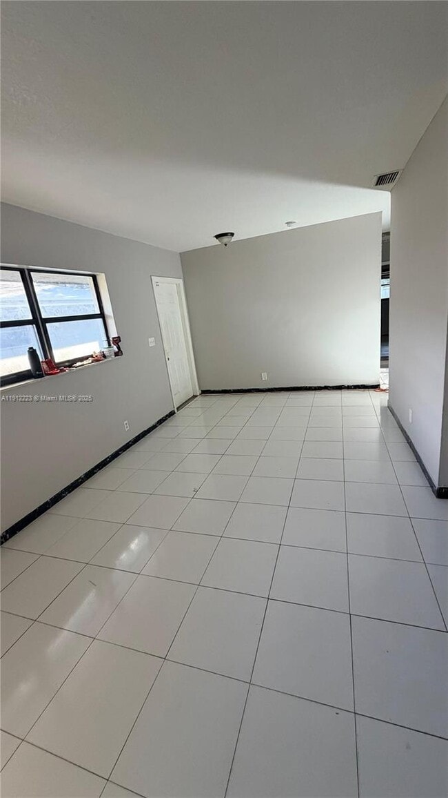 Building Photo - 581 Kathy Ln