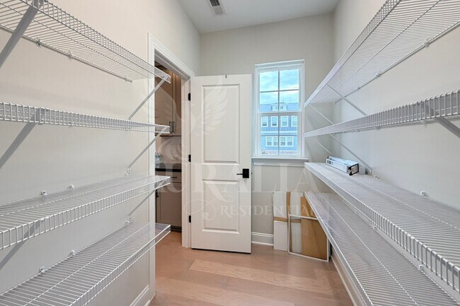 Building Photo - 829 Amley Pl