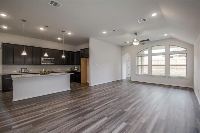 Building Photo - 708 Sunny Ridge Dr