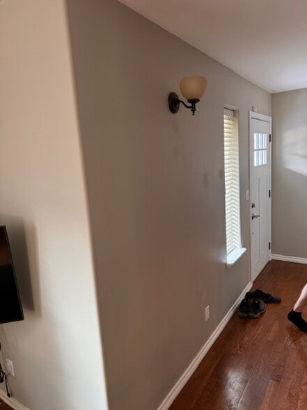 Building Photo - 415 Louis Ln