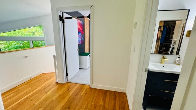 Building Photo - 96 Old Pascack Rd