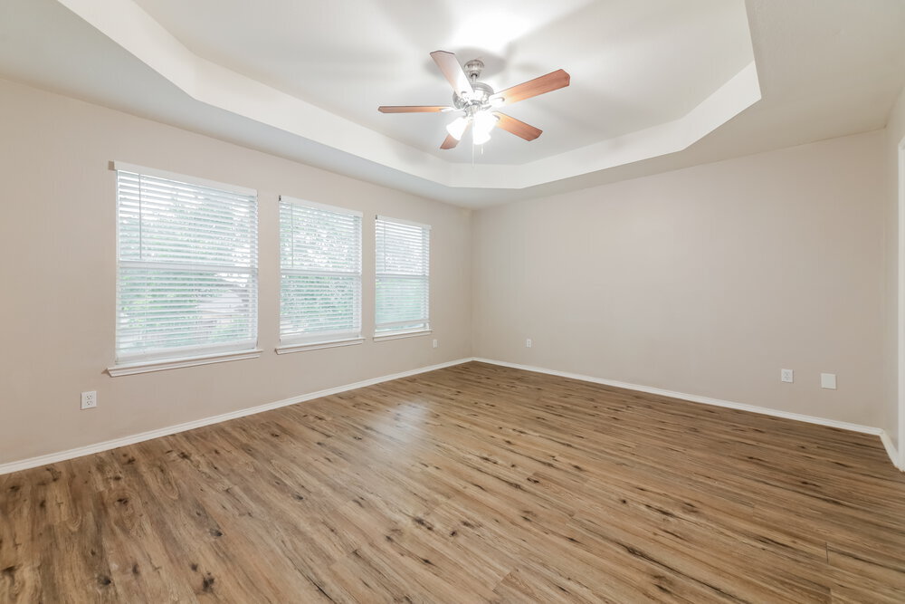 Building Photo - 327 Stately Oak Ln