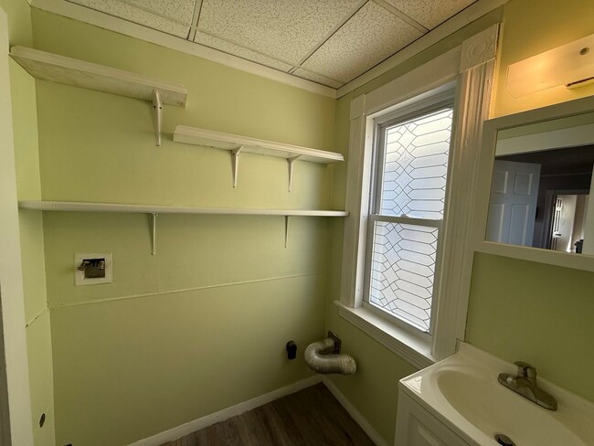 Building Photo - 408 Rimmon St