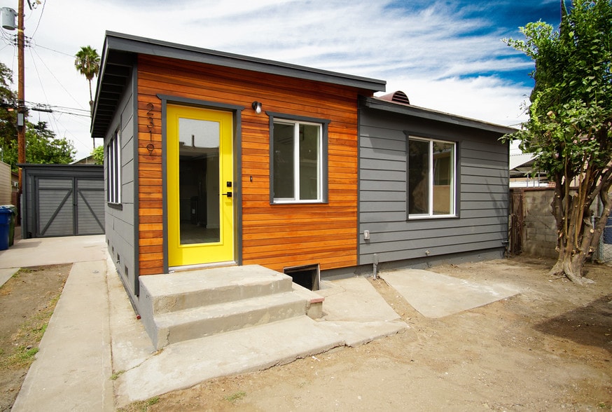Primary Photo - 2319 Shoredale Ave