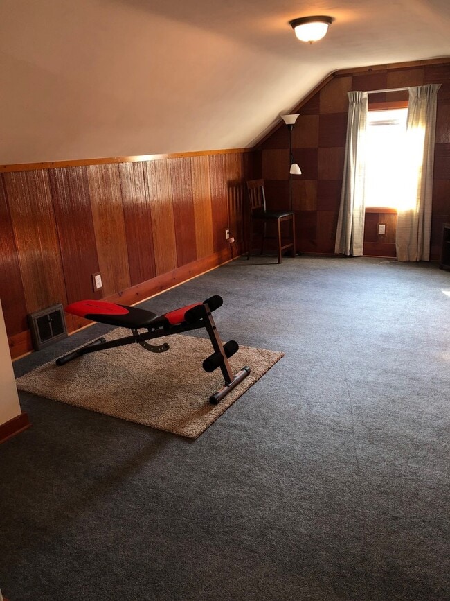 Building Photo - Beautiful 3 Bedroom Home For Rent in Millcreek!