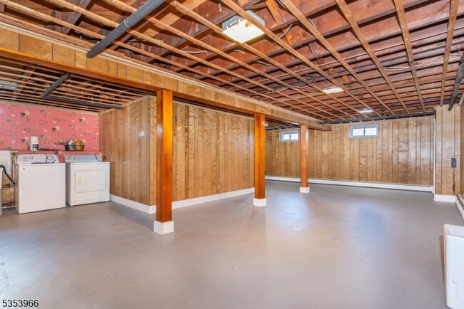 Building Photo - 11 Jaskot Ln