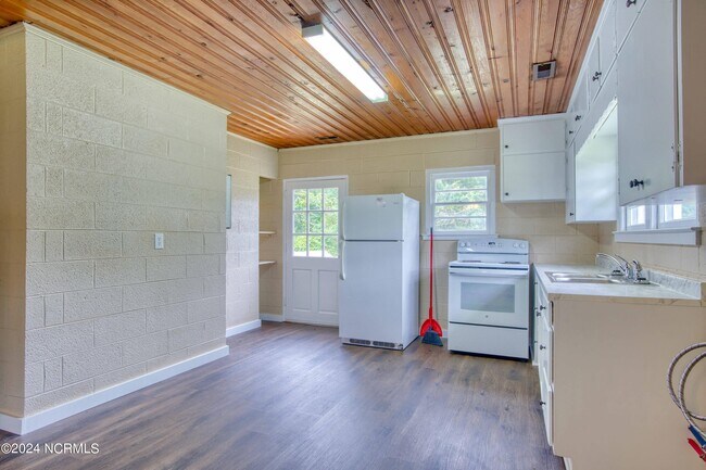 Building Photo - 705 Riggs Rd
