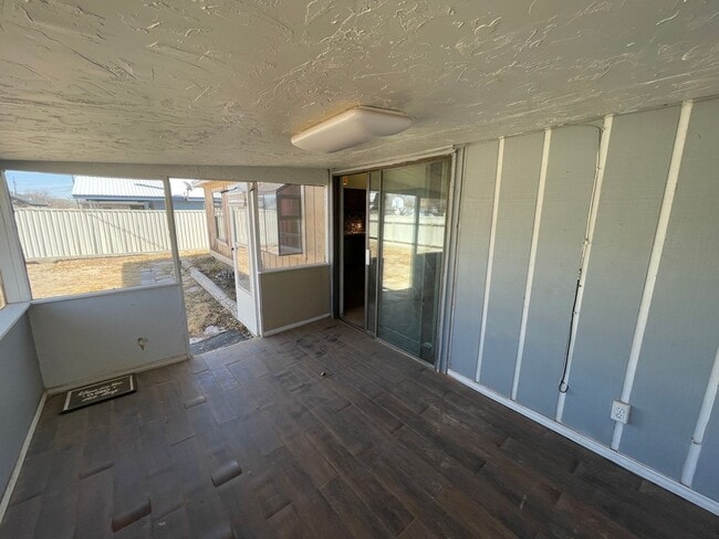 Building Photo - 1504 W Mann Ave