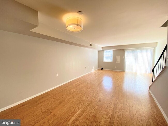 Building Photo - 27 Barclay Ct