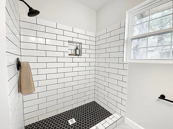 Building Photo - 923 Fernwood Ave