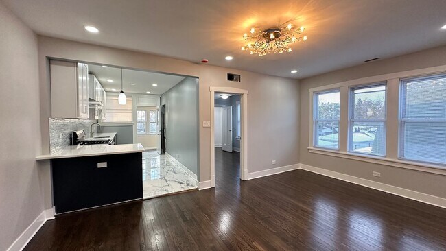 Building Photo - 5226 N Bernard St