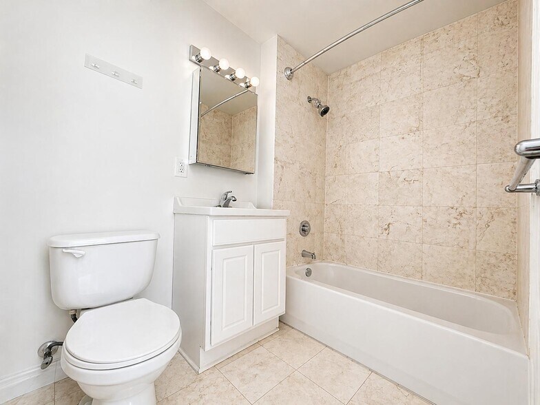 Building Photo - 323 W 96th St