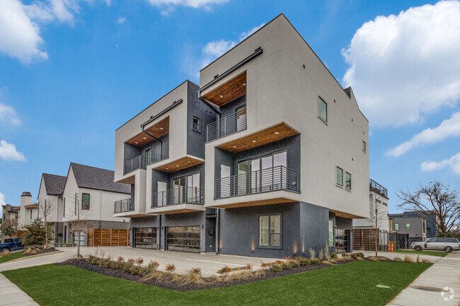 Building Photo - 2714 N Carroll Ave