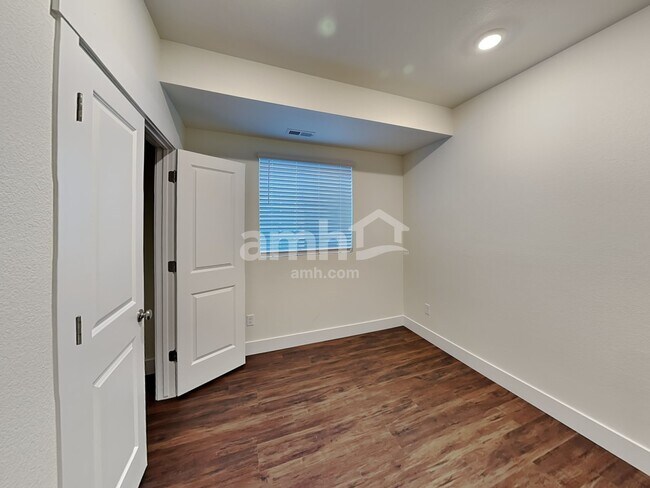 Building Photo - 3934 Wyedale Wy