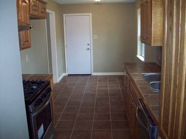 Building Photo - 412 E Lee Ave