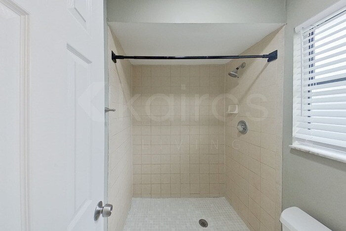 Building Photo - 308 Wildwood Dr