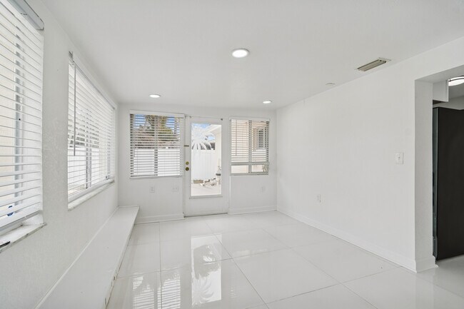 Building Photo - 455 81st Ave