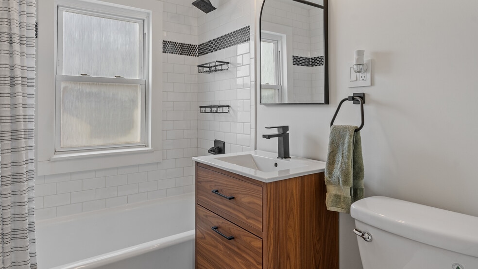 Building Photo - 7 Shangri La Ln