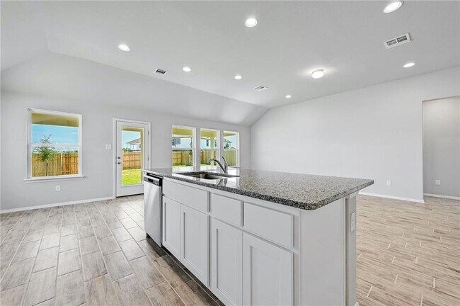 Building Photo - 224 Rollingwood Dr