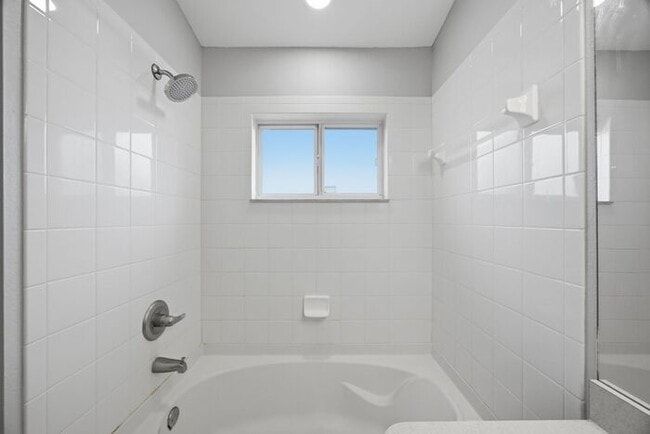 Building Photo - Villages of Bloomingdale