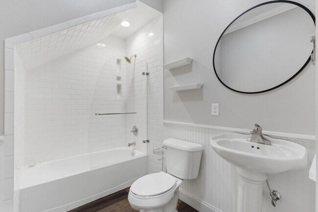 Building Photo - Updated 4-bedroom, 2-bath home in the Rountree neighborhood