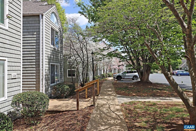 Building Photo - 1242 Clifden Green