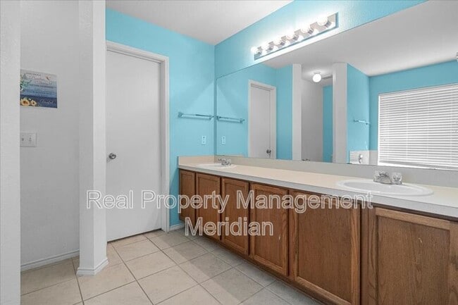 Building Photo - 1704 Little Deer Ln