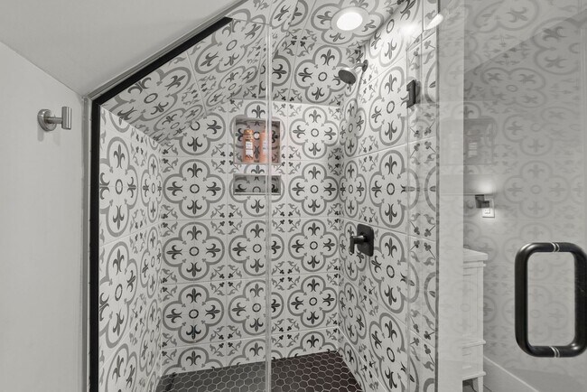 Building Photo - Fully Furnished Luxury Condo in Olde Towne East