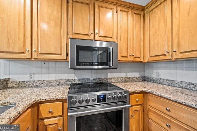 Building Photo - 1043B Clubhouse Ln
