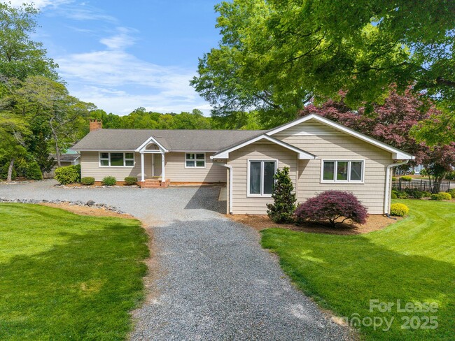 Building Photo - 173 Riverwood Rd