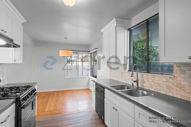 Building Photo - 903 61st St