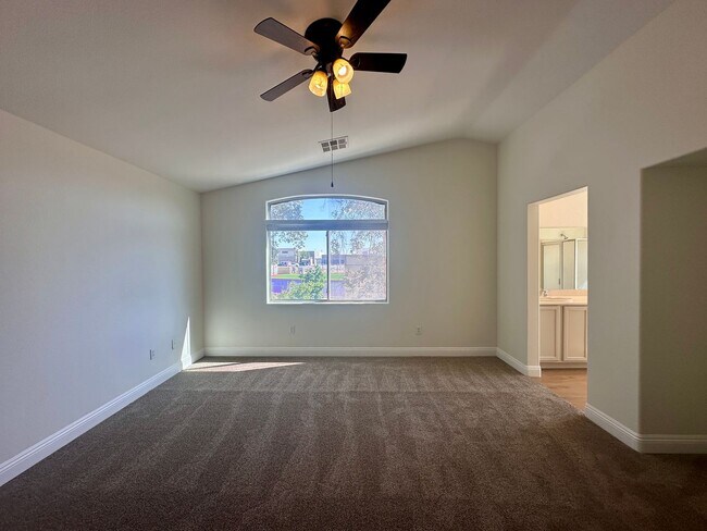 Building Photo - 4 BED 3 BATH HOME W/BONUS ROOM IN GATED COMMUNITY